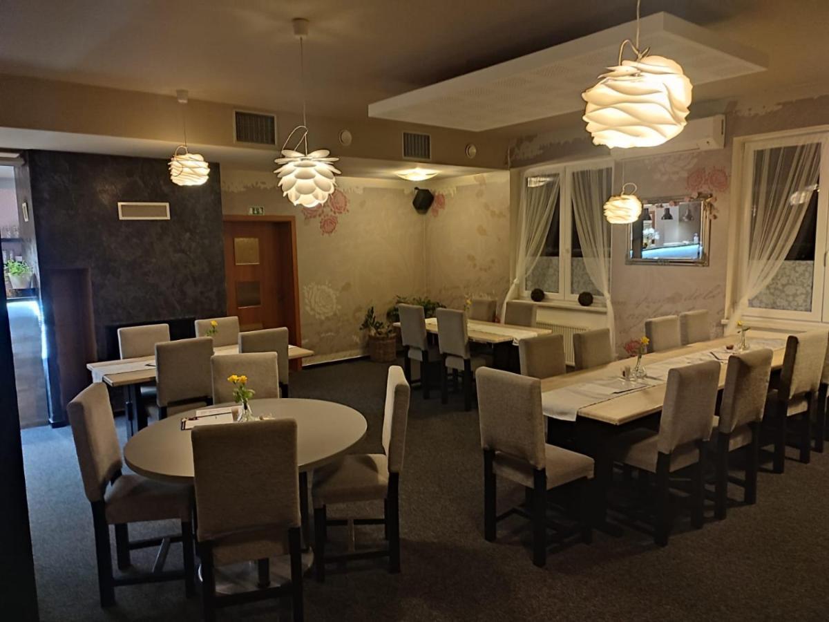Restaurace A Penzion U Lesa Havířov Buitenkant foto