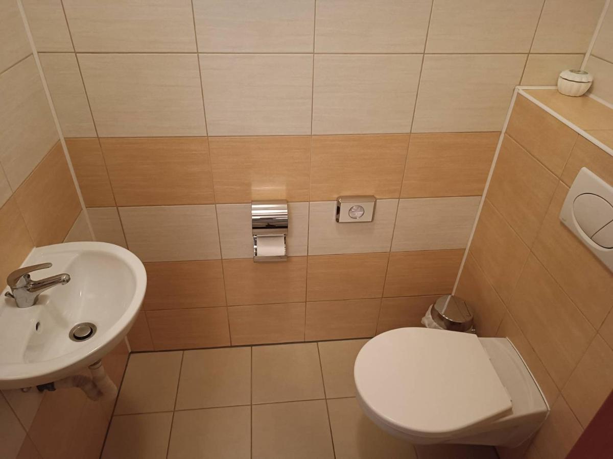 Restaurace A Penzion U Lesa Havířov Buitenkant foto