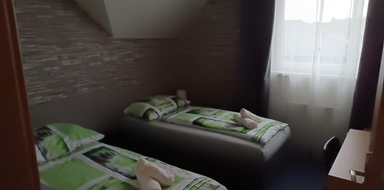 Restaurace A Penzion U Lesa Havířov Buitenkant foto